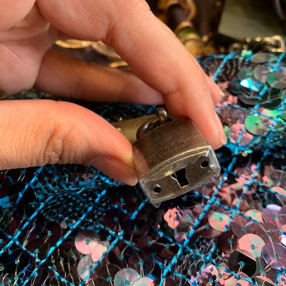 Kurt Geiger London sequins flap crosb/Shoulder - Picture 6 of 16